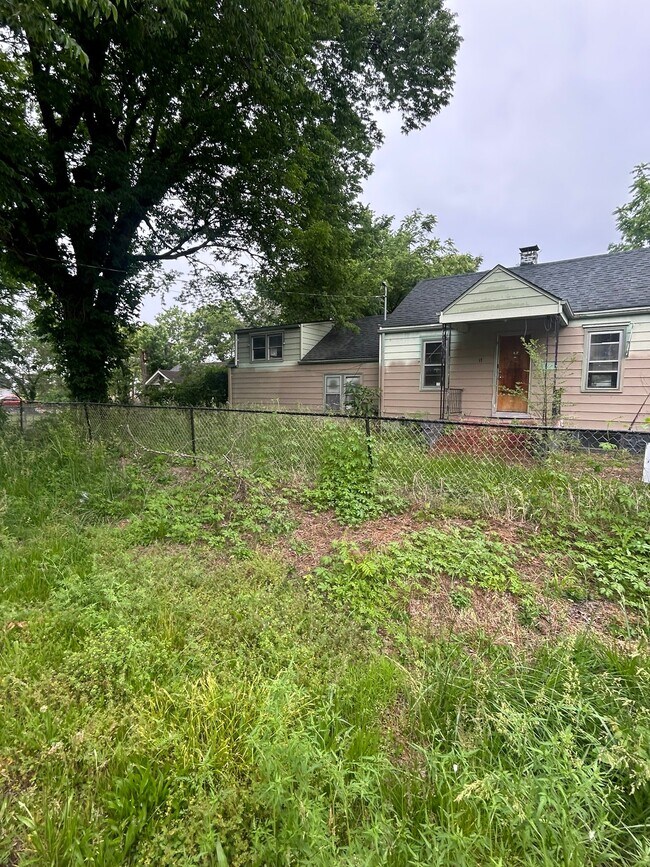 Building Photo - 17 Cahokia St