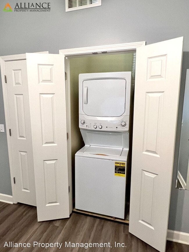 Building Photo - 2 br, 2 bath House - 2211 College Ave. #103