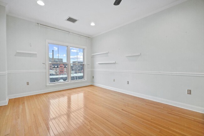 Building Photo - 84 Adams St