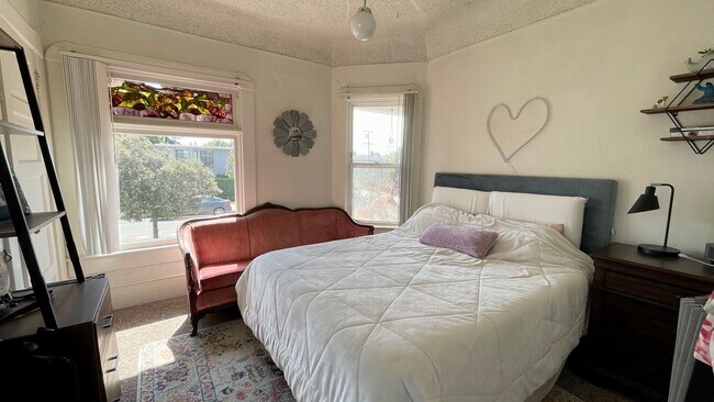 Building Photo - 1-Bedroom Apartment in Historic Albert Hou...