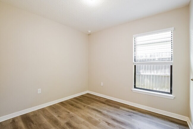 Building Photo - 2353 Bexley Dr