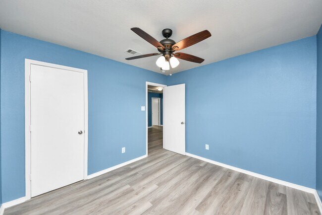 Building Photo - 12102 Helvick Cres Ave