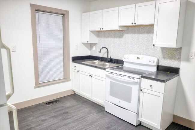 Building Photo - 1121 N Dearborn St