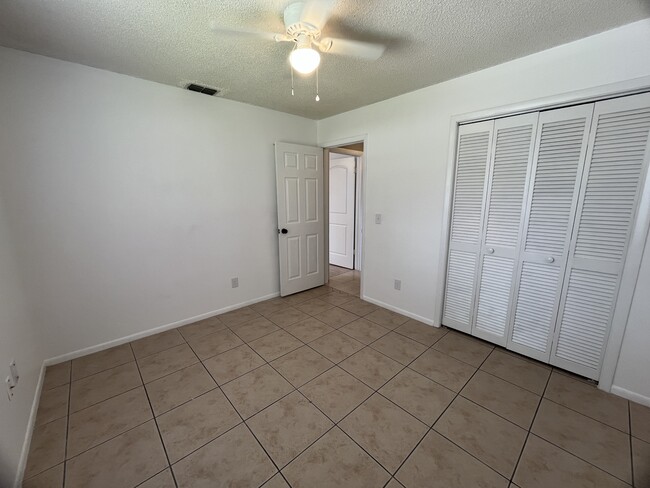 Building Photo - 7628 Rio Pinar Lakes Blvd