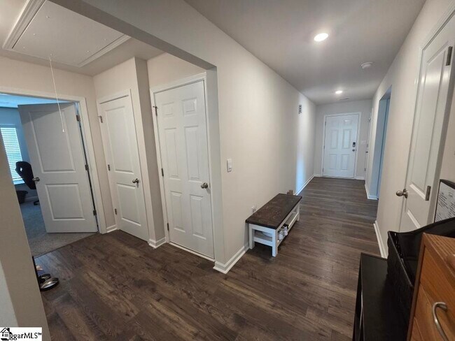 Building Photo - 3045 Hickory Rdg Trl