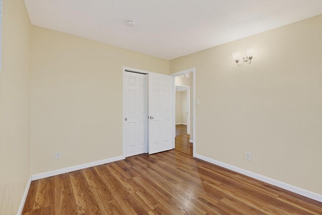 Building Photo - 1237 Pitt St NE