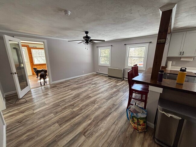 Building Photo - 280 Lakeshore Dr