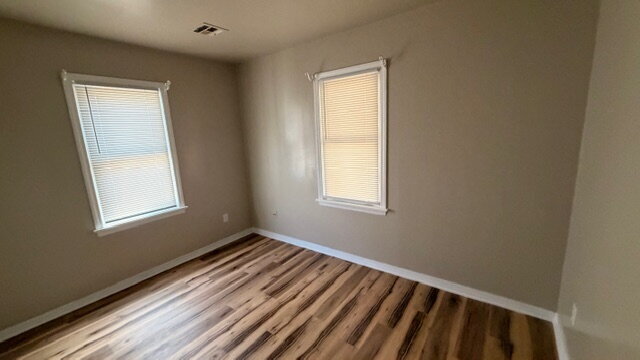 Building Photo - Spacious 3-bedroom, one-bathroom home.