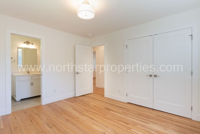 Building Photo - Exceptional Remodel Near Waluga Park