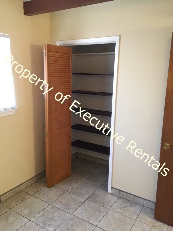 Building Photo - 2324 E Idaho Ave