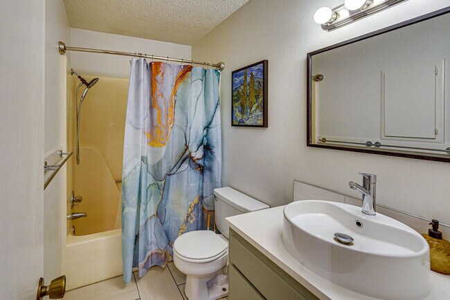 Building Photo - 2630 Kantz Dr