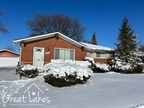 Building Photo - Lovely 2 Bedroom 1  1/2 Bathroom now available for rent