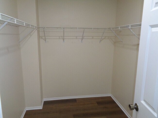 Building Photo - 2 Story 2 Bedroom Condo in the Willow Creek Condo Complex