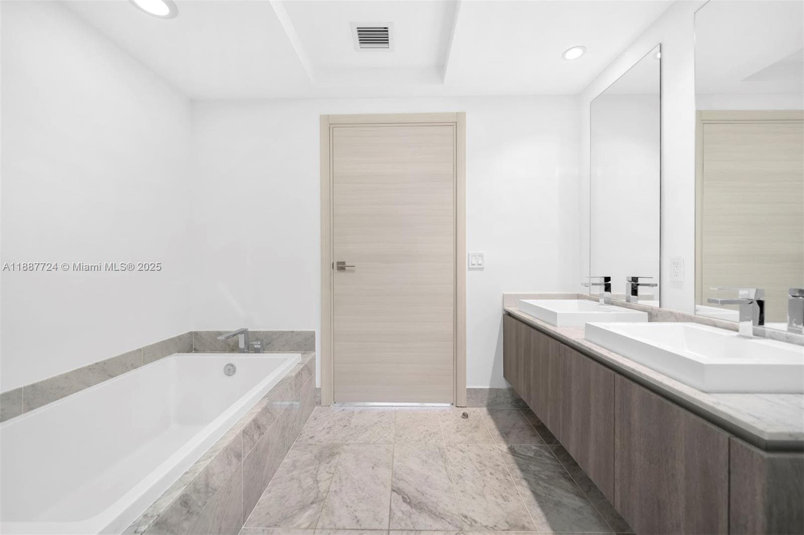 Building Photo - 801 S Miami Ave