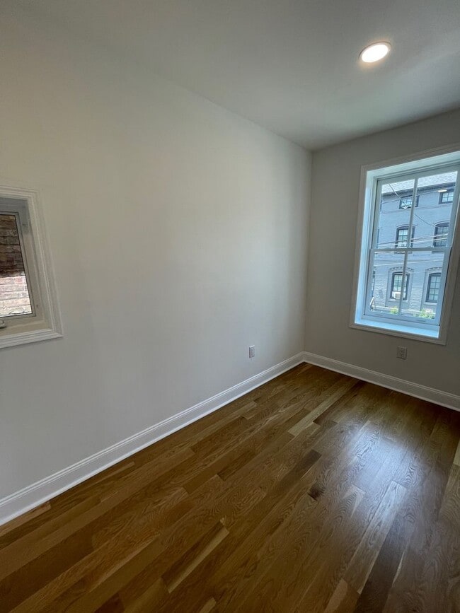 Building Photo - 56 Chambers St