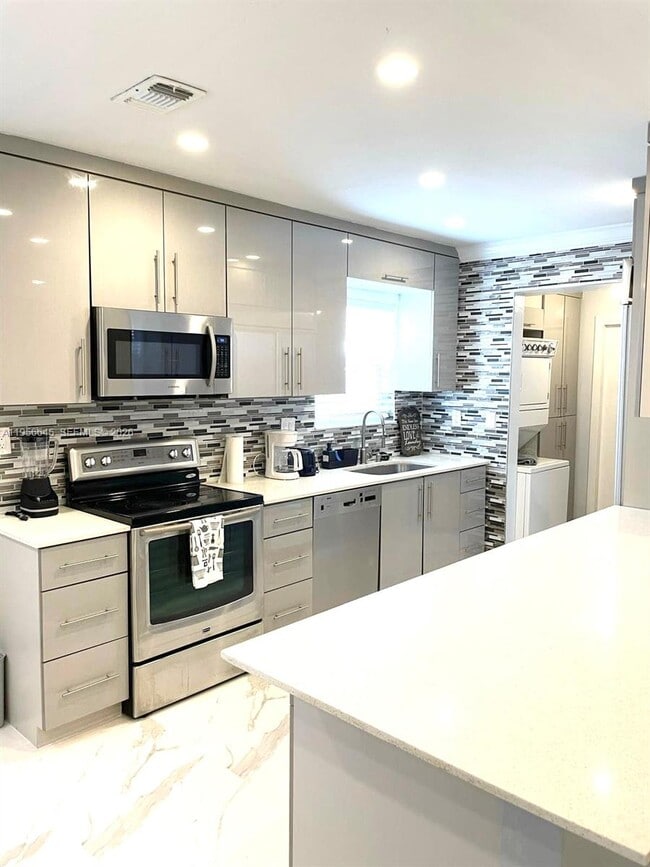 Building Photo - 223 SW 10th St