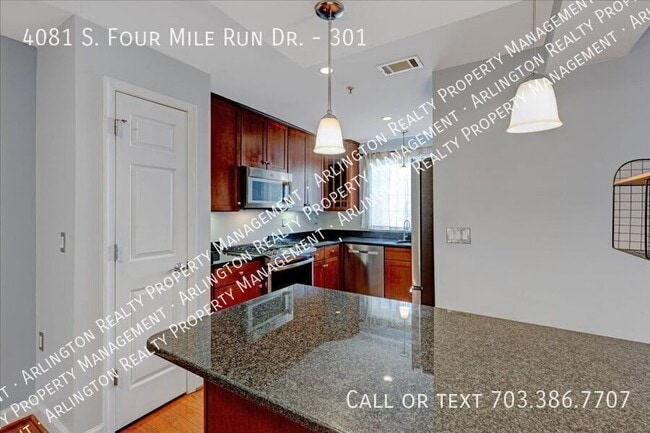 Building Photo - 4081 S Four Mile Run Dr