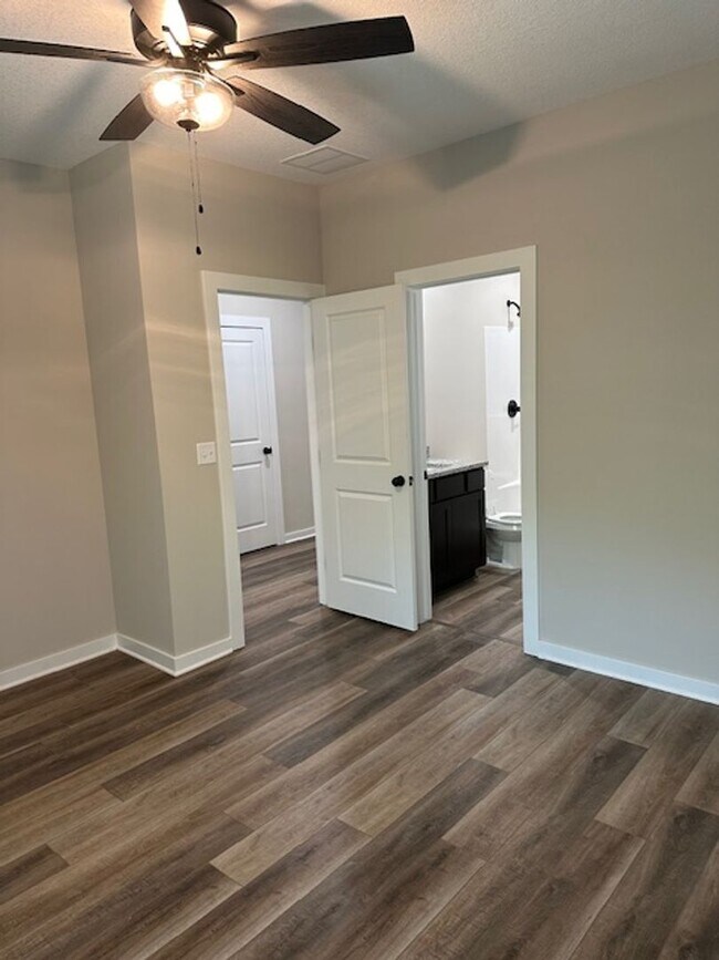 Building Photo - 5418 N Gray Dr