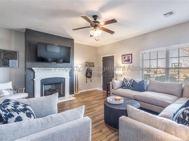 Building Photo - 14837 S Toledo Pl