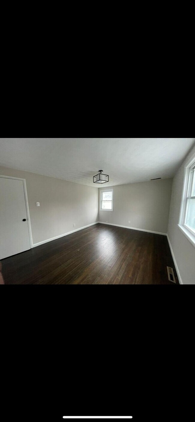 Building Photo - 206 Ava Ave