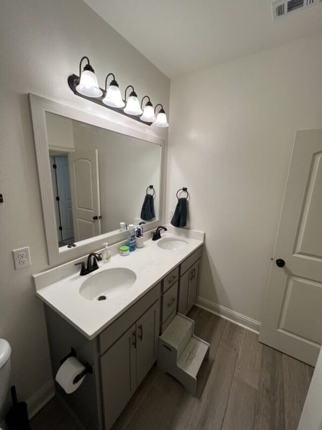 Building Photo - Spacious 5 Bedroom Home in Lake Haven – Zachary, LA