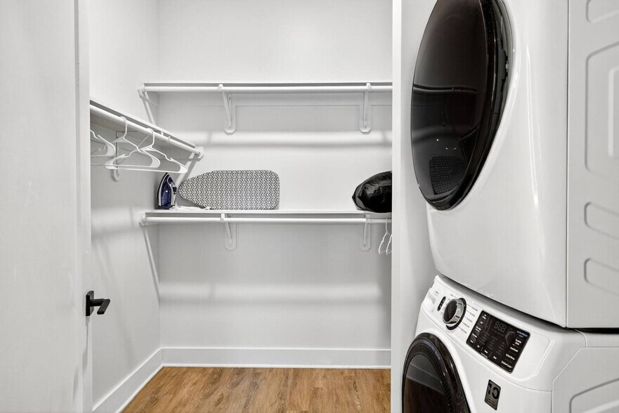 Building Photo - 1001 N Himes Ave