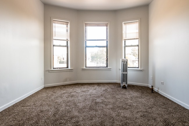 Building Photo - 330 N Pine Ave Chicago, IL 60644