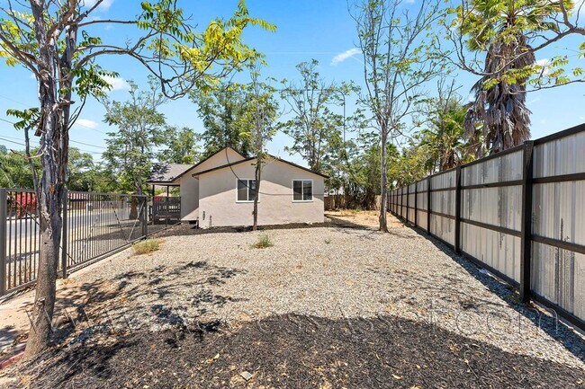 Building Photo - 434 Highland Ave