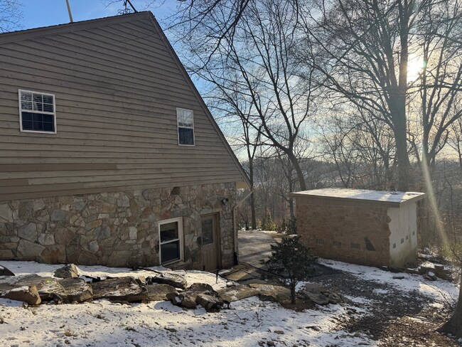 Building Photo - 3880 Point of Rocks Rd