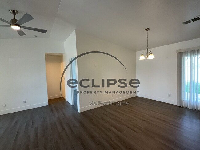 Building Photo - 560 Huntington Point Ln