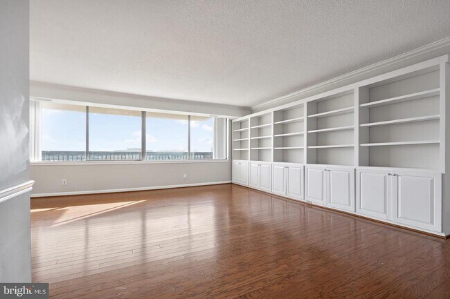 Building Photo - 3709 S George Mason Dr