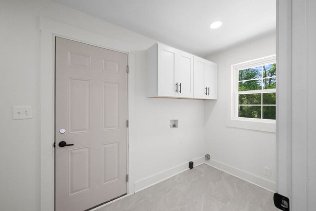 Building Photo - Remodeled 3 bd 2 ba rental in Southside!!