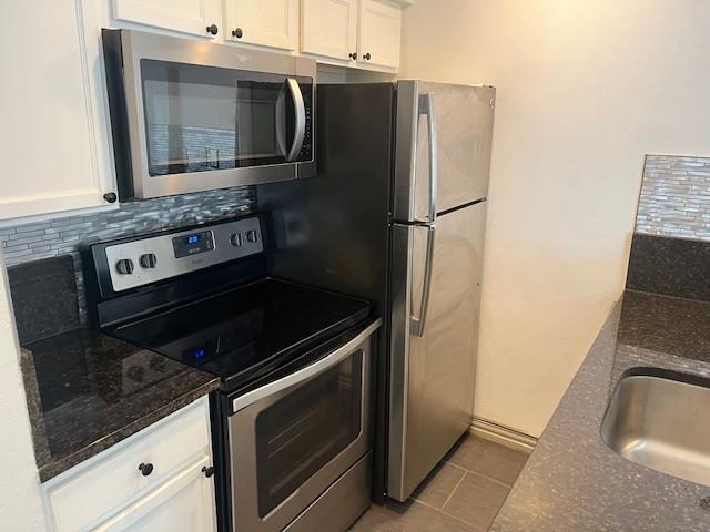 Building Photo - 2800 Douglas Ave