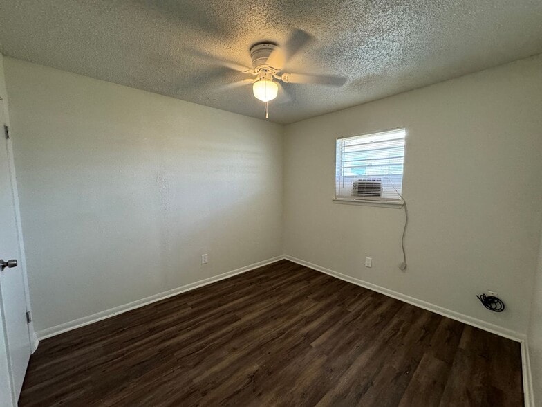 Building Photo - 505 Sunset Ln