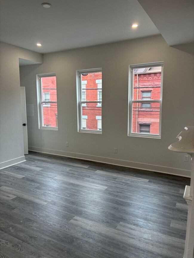 Building Photo - 1539 Lowrie St