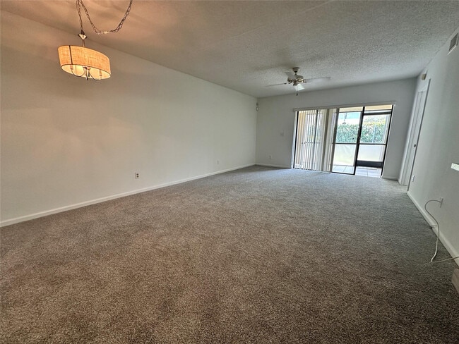 Building Photo - 9633 Riverside Dr