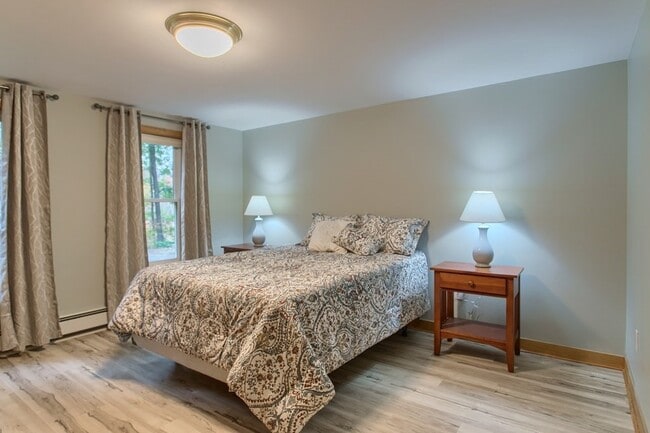 Building Photo - 291 Old Dunstable Rd