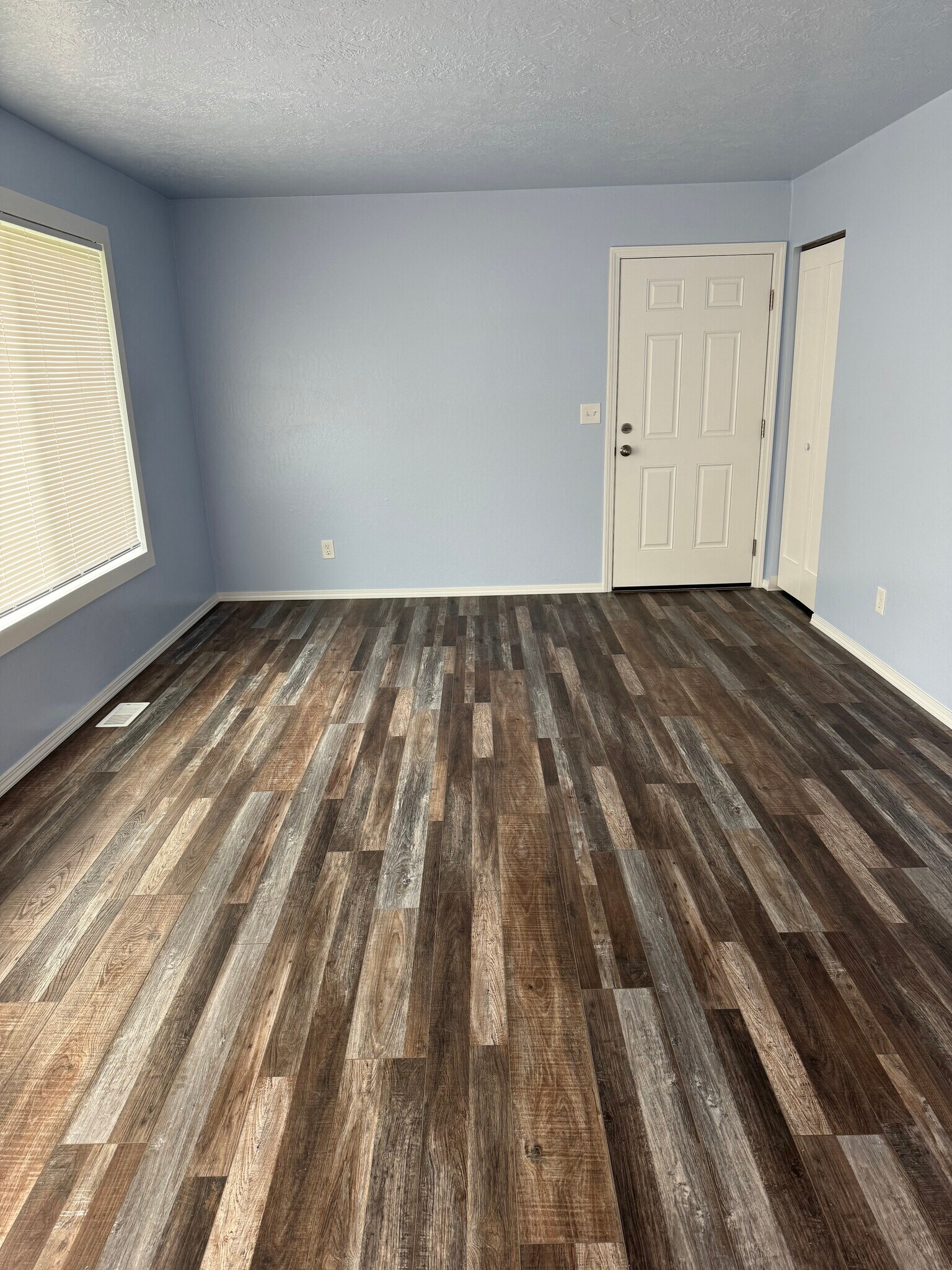 Living room - 191 47th Ave SE