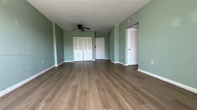 Building Photo - 400 Kings Point Dr