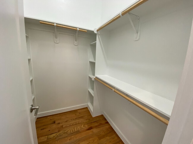 Building Photo - Room in Single Family Home on Heck St