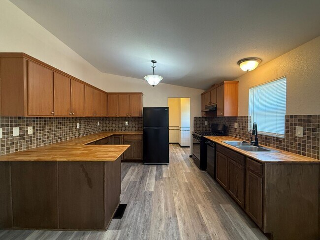 Building Photo - FR T L12795