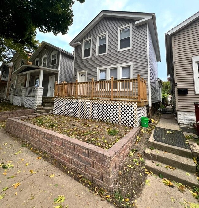 Building Photo - 653A W Bruce St - EKO Homes | Fully Renovated 2 bedroom Unit for Rent