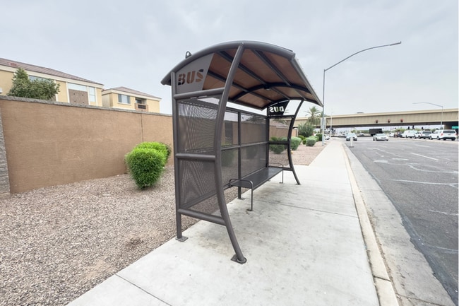 Building Photo - 3Bed/2.5Bath Townhouse at 24th St/Thomas! Move-In ready on 06/11/2026! -- NO HOA!