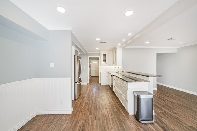 Building Photo - 4521 Acacia St