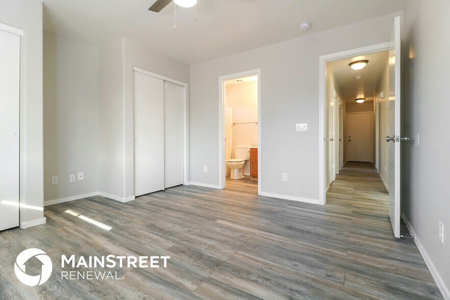 Building Photo - 11825 W Altadena Ave