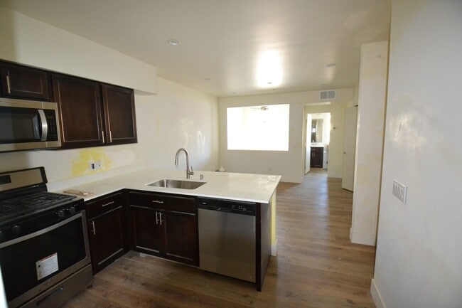 Building Photo - BREATHTAKING 1BD + Office/ 2BA in La Jolla...