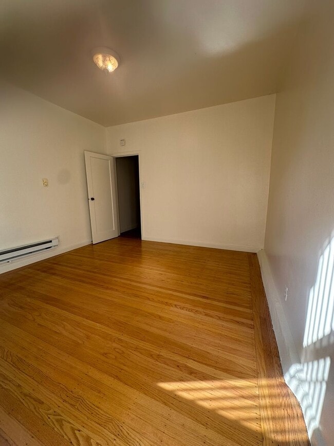 Building Photo - 465 Church St