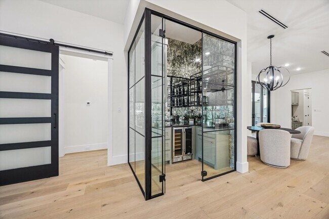 Building Photo - 431 W 30th St