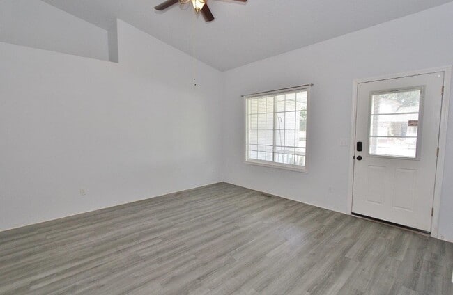 Building Photo - Single-Level Home in Quiet Neighborhood