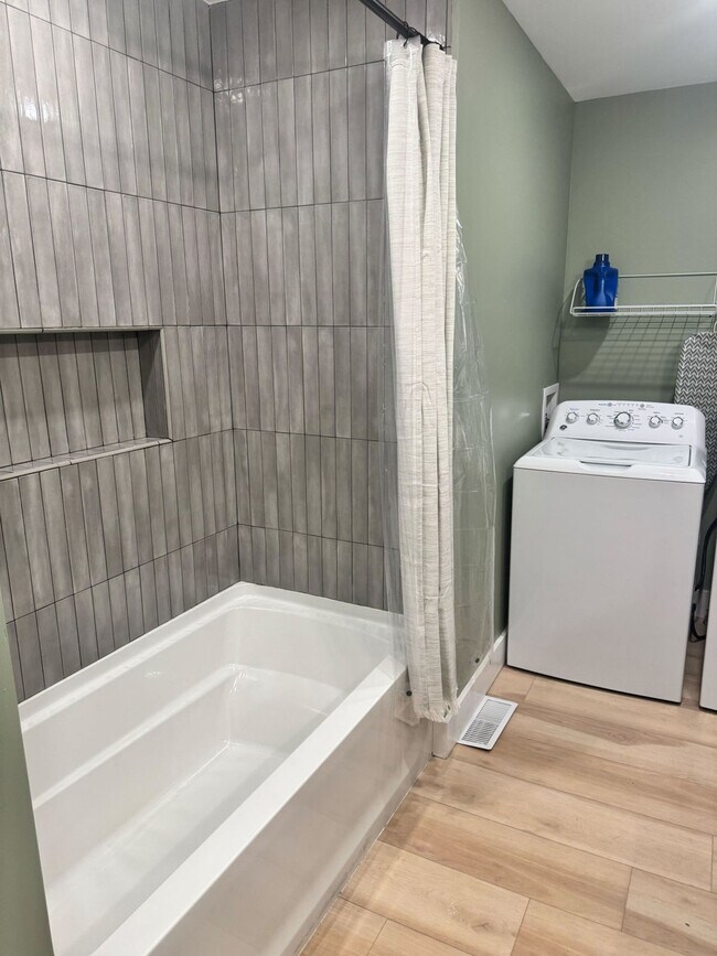 Building Photo - 25 N Rose Blvd